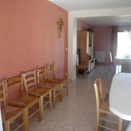 Le Logis Du Der Holiday home Giffaumont-Champaubert